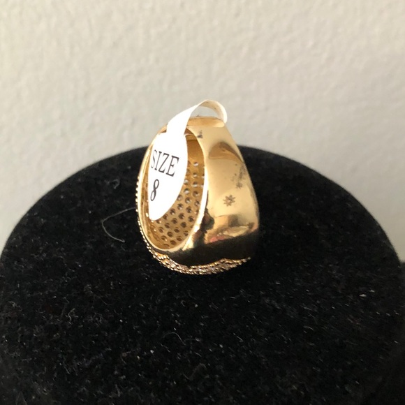 Oval Shaped Gold Ring - Picture 4 of 9